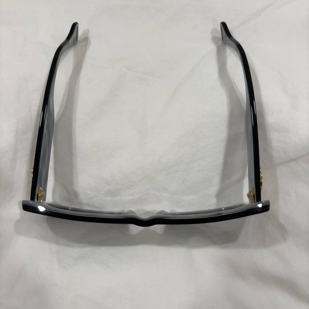 Gucci Fluo Rectangular Sunglasses in Shiny Black & Grey Solid - Picture 4 of 13